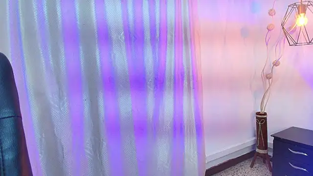 cute_laira's cam snapshot