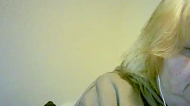 Sylviastar46 live sex cam