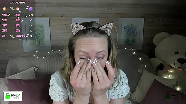 Queenymel's cam snapshot