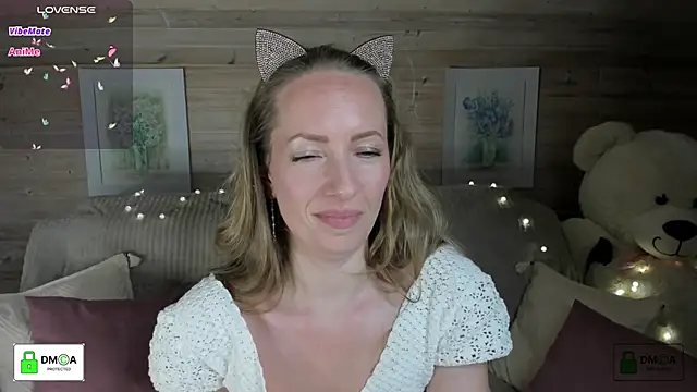 Queenymel's cam snapshot