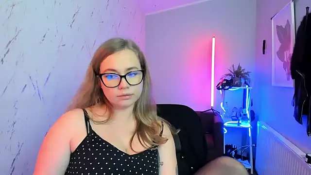 holly_xglam's cam snapshot