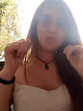 Alyah_1-2's cam snapshot