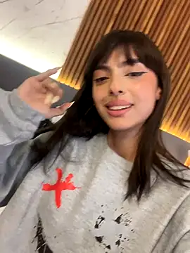 ZaraLuuv's cam snapshot