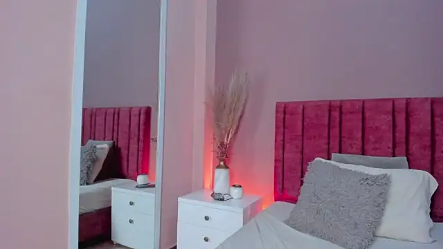 EloiseQuinn's cam snapshot