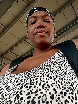 ValkiriaContee live sex cam