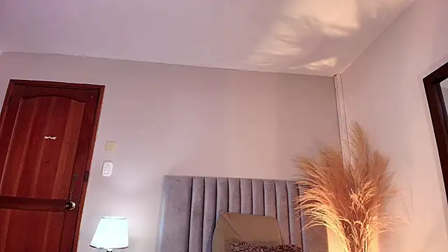 Nina_Cavaali's cam snapshot