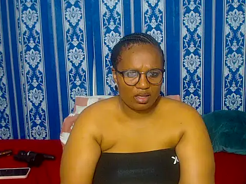 JUICEYLIPS333's cam snapshot