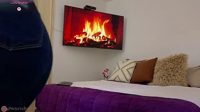 Evelyn__16's cam snapshot