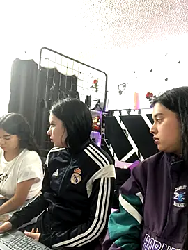 1lovelygirls's cam snapshot