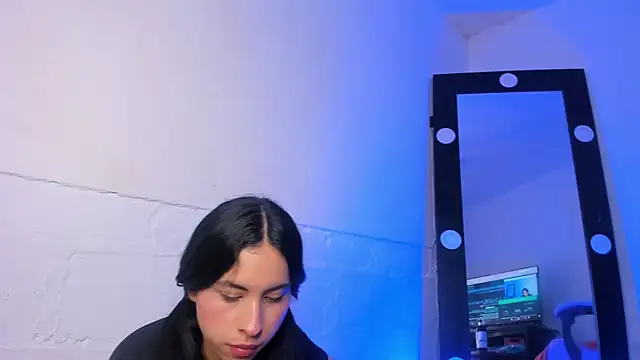 victoriia_hall's cam snapshot