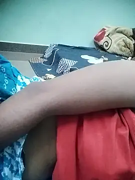 aadhini01's cam snapshot