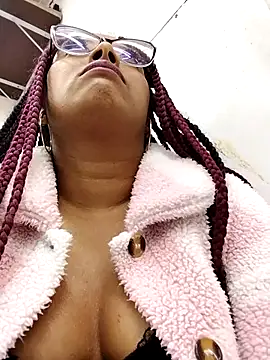 Ebony-Goddess19's cam snapshot