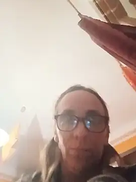 Dettybitch40 live sex cam