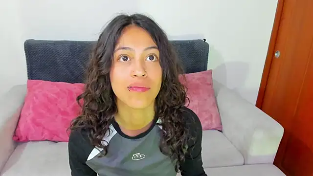 emily_jonessxx's cam snapshot