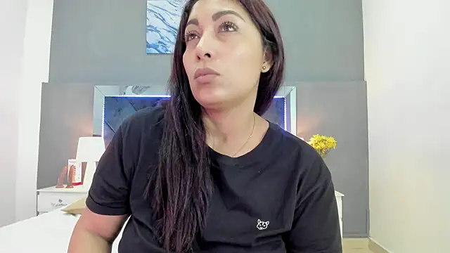 Lauralove_69's cam snapshot