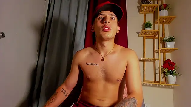 latiin_boy21's cam snapshot