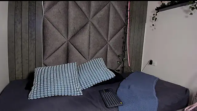 VaioletSinnz__'s cam snapshot