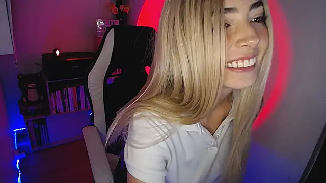 channel_blonde_a's cam snapshot