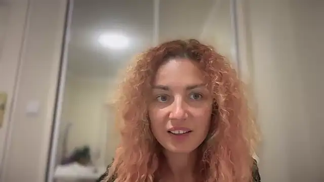 Reddgiirl's cam snapshot