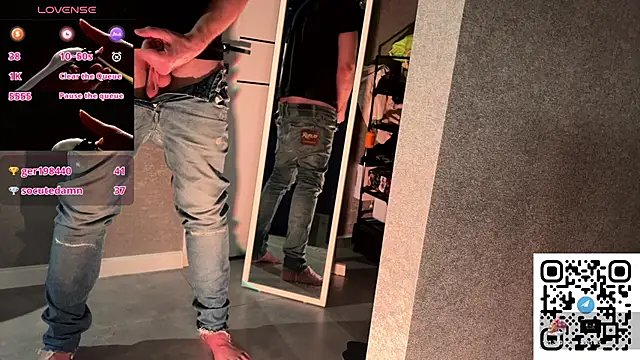 WetFantasyRoom's web cam