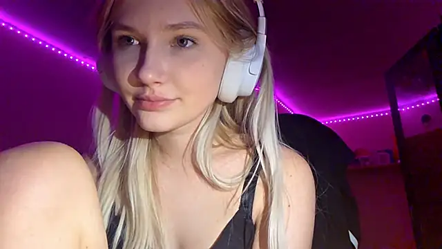 KarinRobertson's cam snapshot