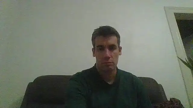 JulioIsHere4you's cam snapshot