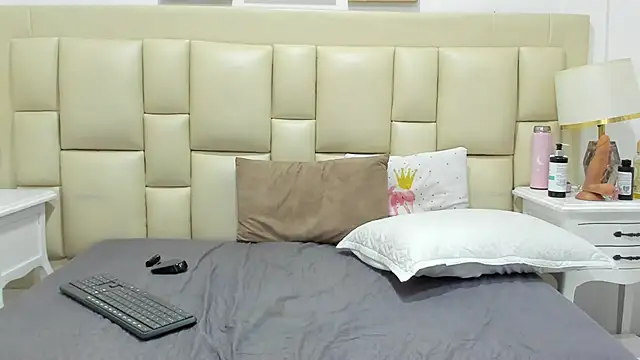 SkinnyGirl_28's cam snapshot