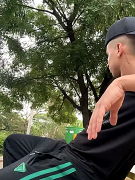 outdoors11 live sex cam