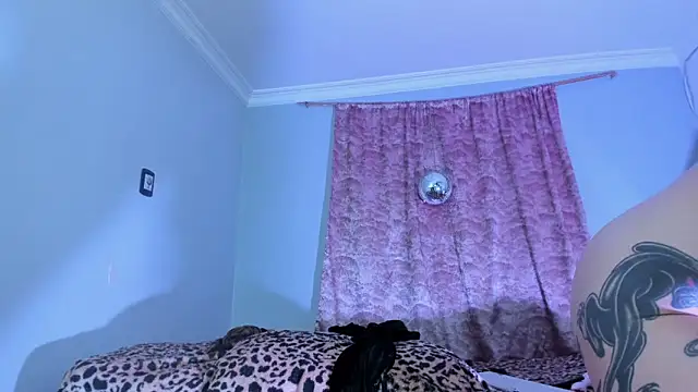 Pamela_Squirtt live sex cam