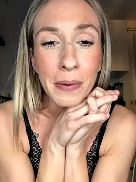 lola_tentatiion live sex cam