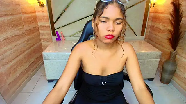 lirianne_thorne_r's cam snapshot