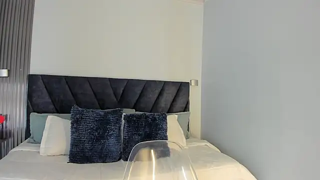 sara_saenz99 live sex cam