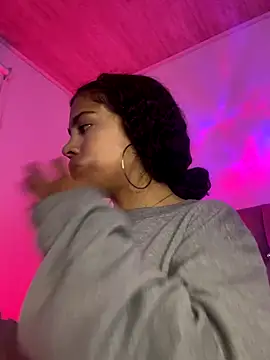 NINA_18_YEARS's cam snapshot