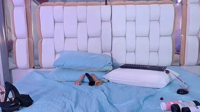 cutepetitee's cam snapshot