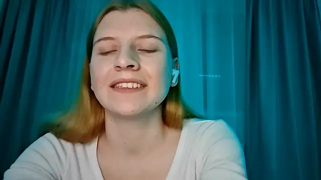 LynteriLain's cam snapshot