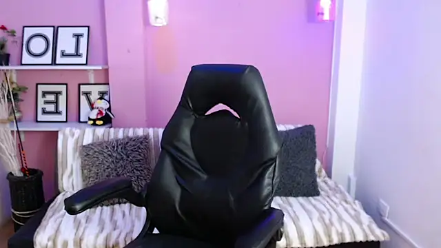 KendallWood_'s cam snapshot