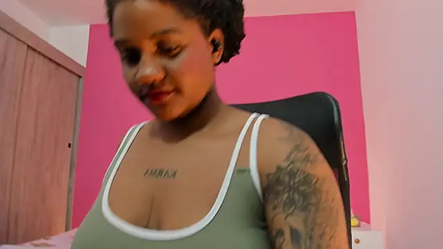 ZahraRose's cam snapshot