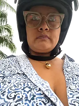 Roxiisecretary's web cam