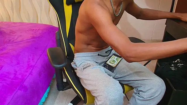 Boy_savoy's cam snapshot