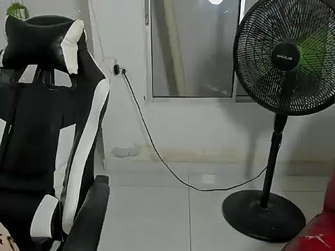 Dakota_x18's web cam