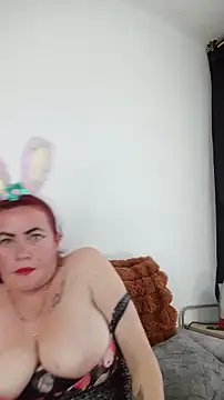 carolinhe_'s cam snapshot