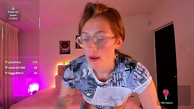 Emily_Warren_'s cam snapshot