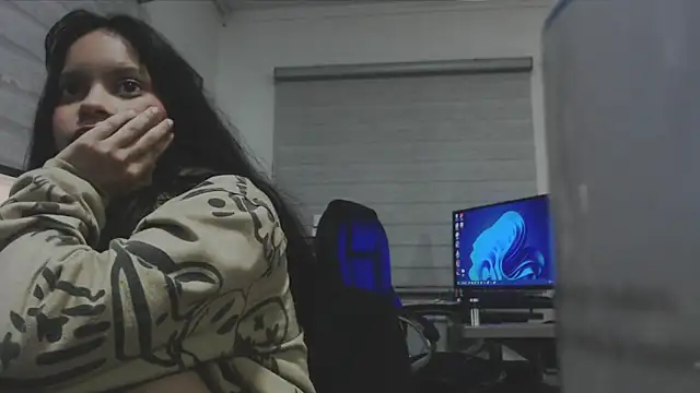 CloeyGraweing's cam snapshot