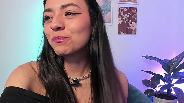 canelleGarces's cam snapshot