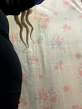 Cuckold-masters-dog's cam snapshot