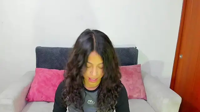 emily_jonessxx's cam snapshot