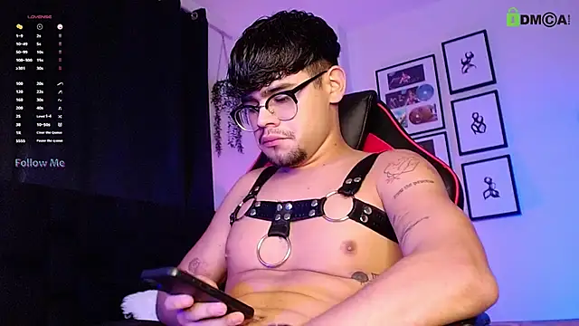 isaac-saenz's cam snapshot