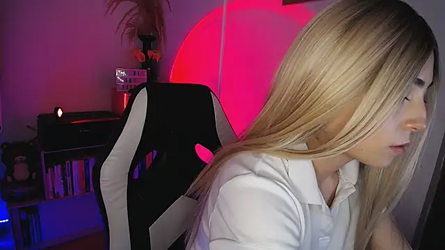 channel_blonde_a's web cam