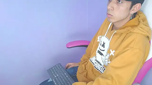 Hottie_Guy's cam snapshot