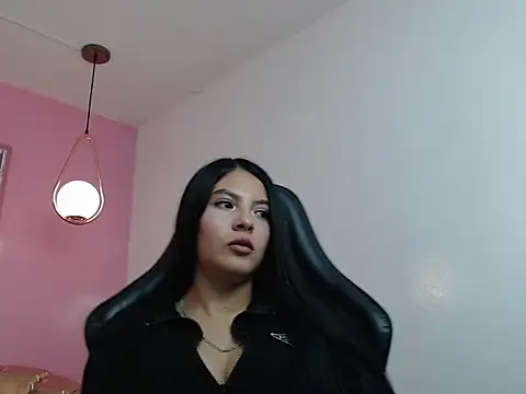 charlotte_jhonson_t_'s cam snapshot